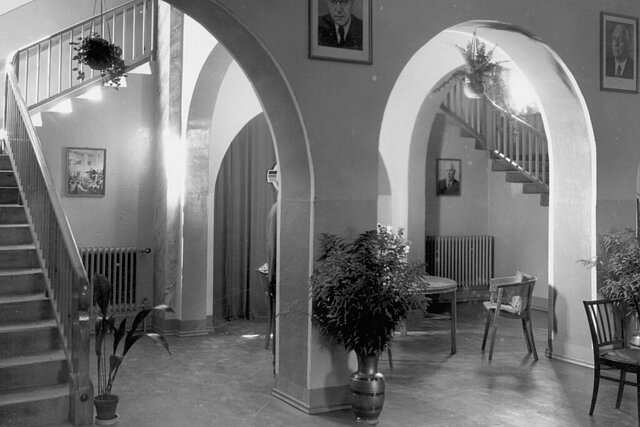 Treppenaufgang Louise-Otto-Peters-Str. 5 in den 50er Jahren